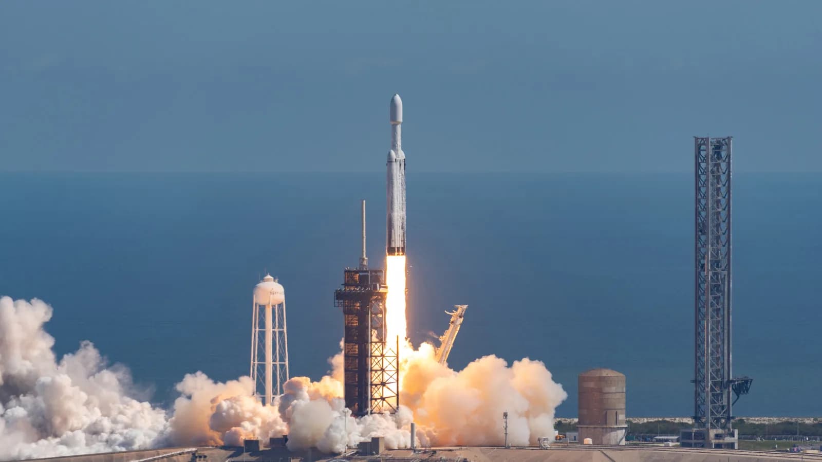 SpaceX 上市文件爆出 AI 算力野心：Claude、Starlink 同軌道數據中心點樣連埋