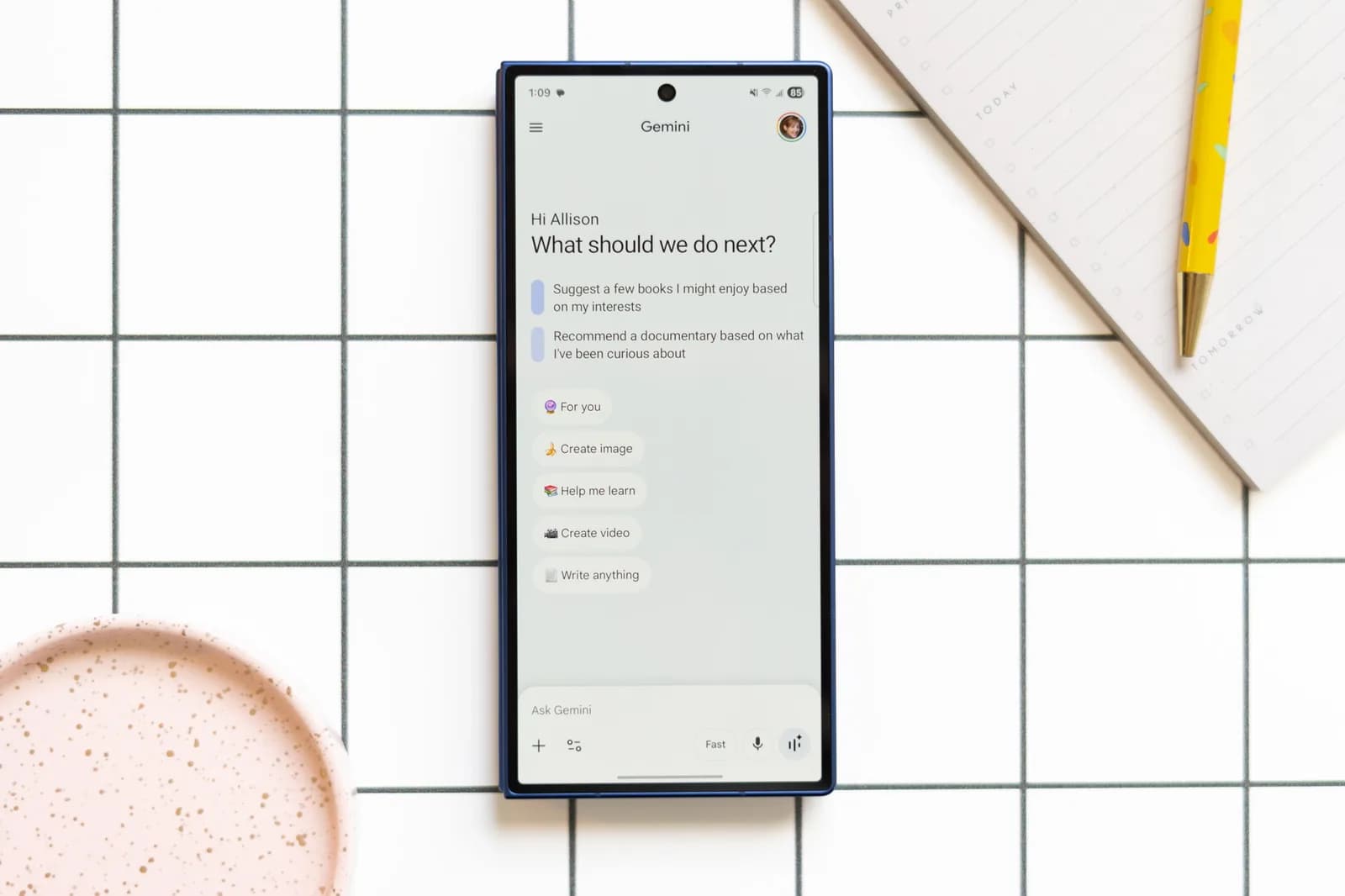 Gemini 塞滿 Gmail、Docs 同 Chrome：AI 助手幫到手，定係打斷香港辦公？