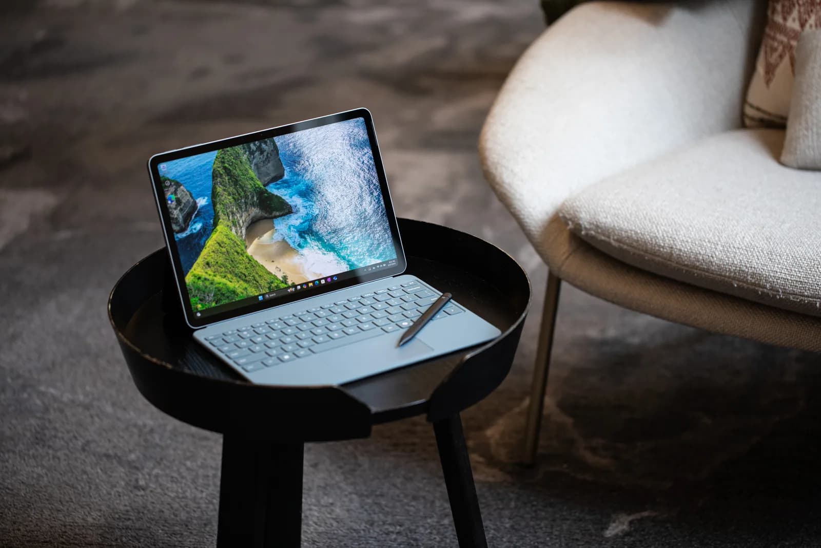 Surface 收窄到 Pro／Laptop：AI PC 年代 Microsoft 要賭少啲、賭準啲