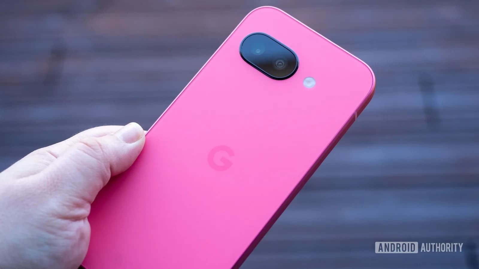 2026 買 Android 新機定上一代：RAM 加價下 S25、Pixel 9a 點揀