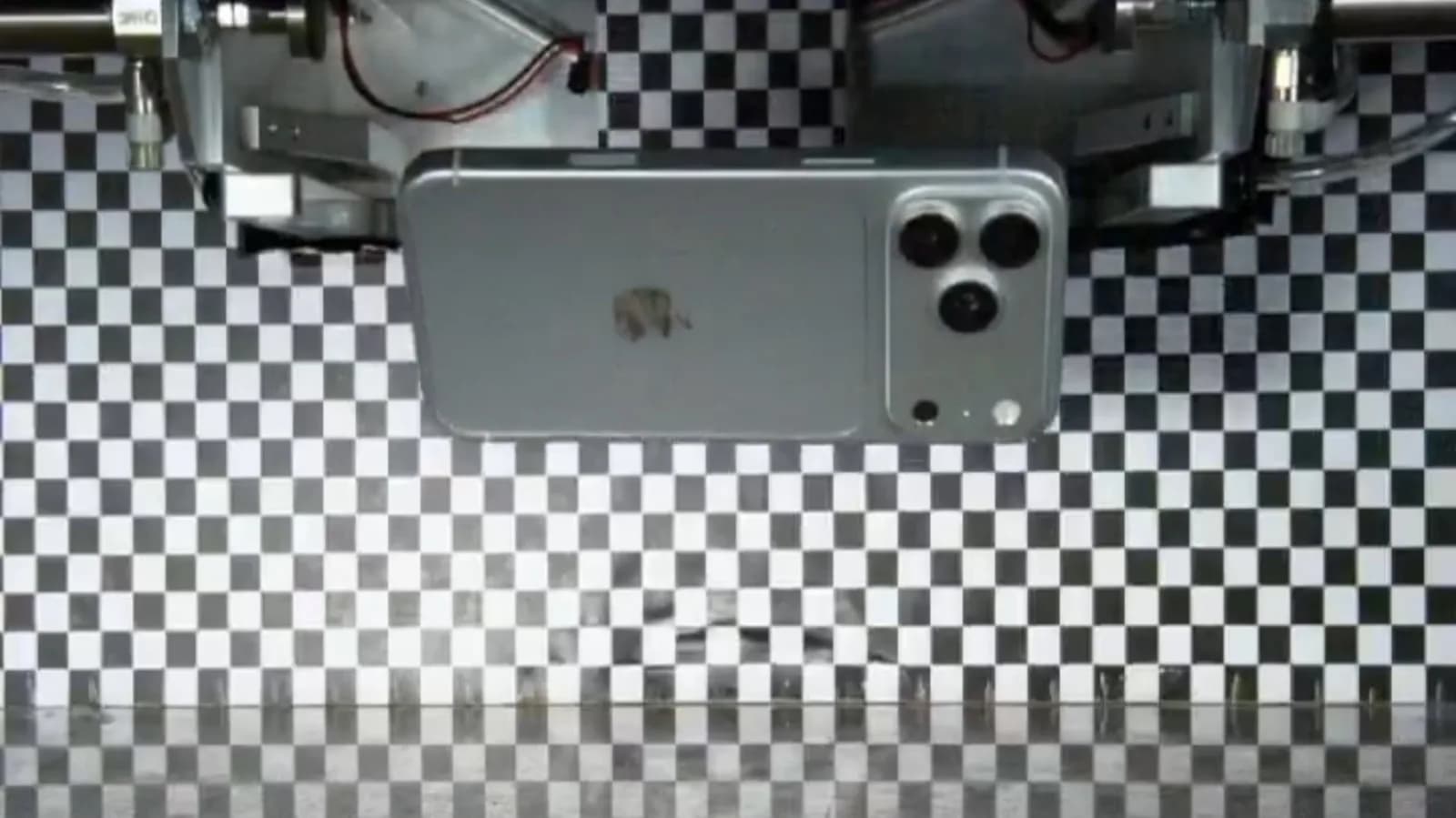 iPhone 18 Pro 疑似跌機測試片流出：耐用表現未證實，供應鏈外洩更值得留意