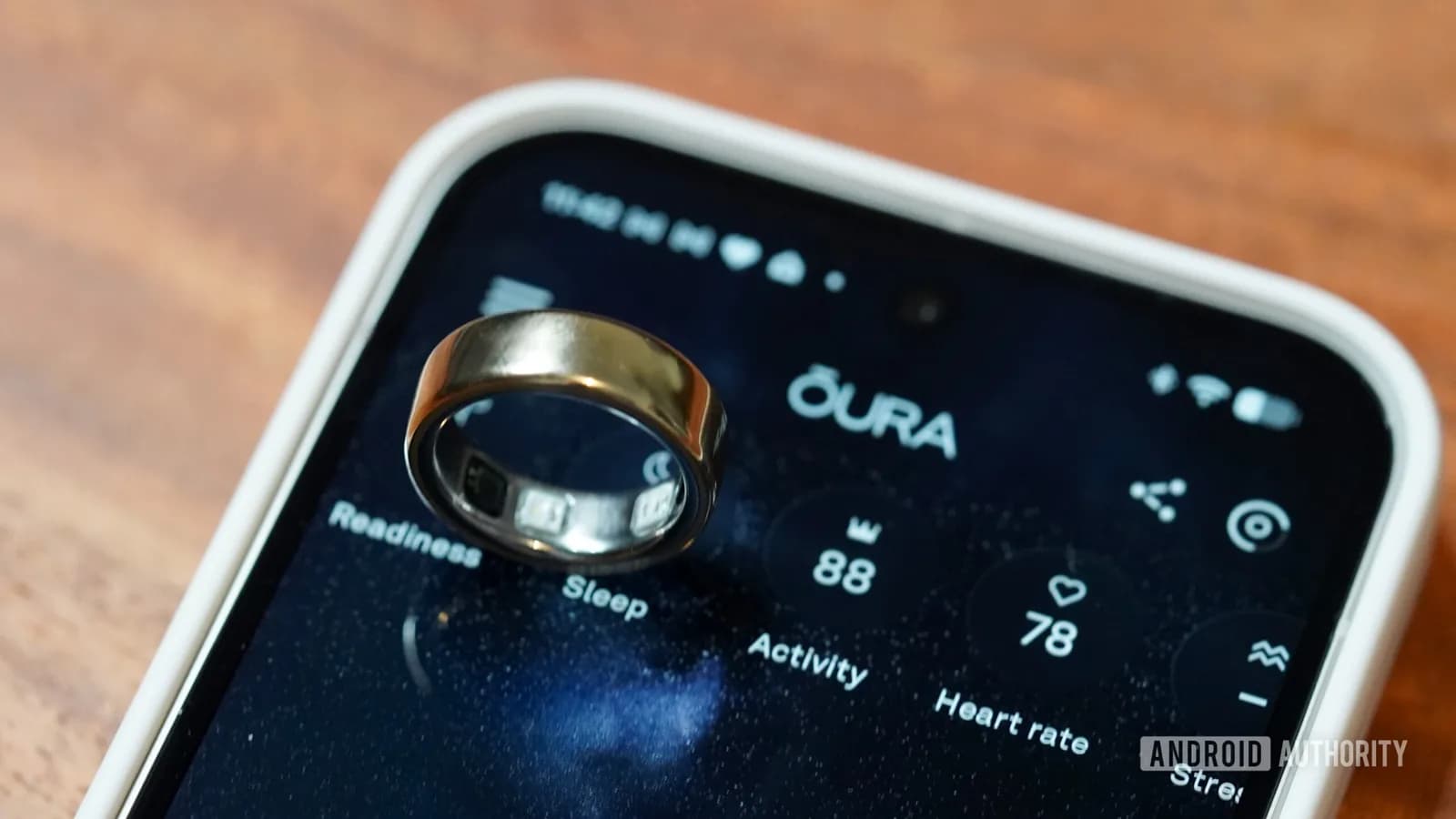 Oura Ring 5 拆機揭示冇得維修：幾千蚊 smart ring 電池衰退點算？