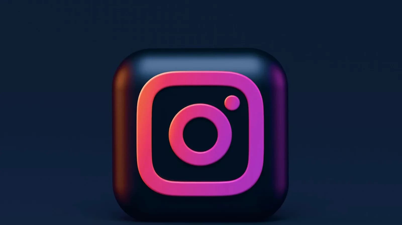Instagram carousel 可逐張加 caption，20 張相終於唔使迫埋一段講