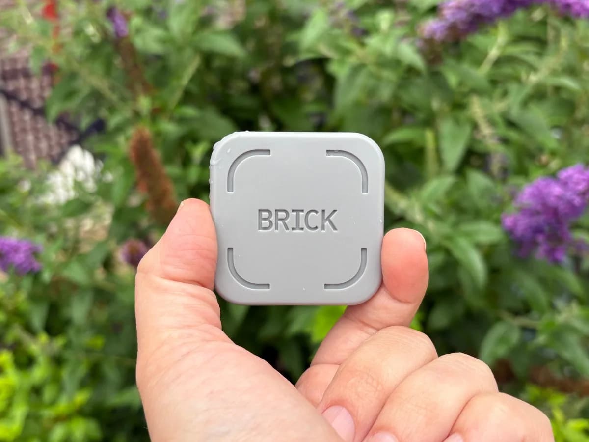 Brick 用 US$59 膠牌鎖手機：戒碌機真係要靠硬件？