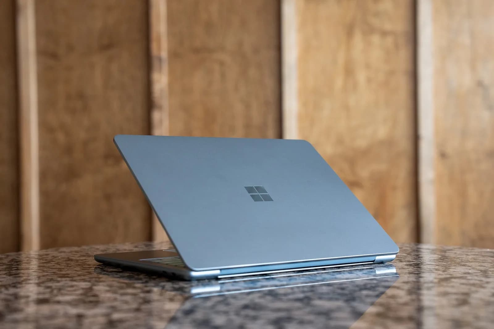 8GB RAM Surface 回歸：平咗少少，但 AI PC 入門機夠唔夠用？