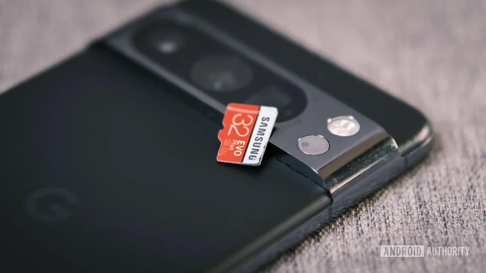 AI 搶記憶體推高手機容量價：microSD 回歸實際又幫到幾多？
