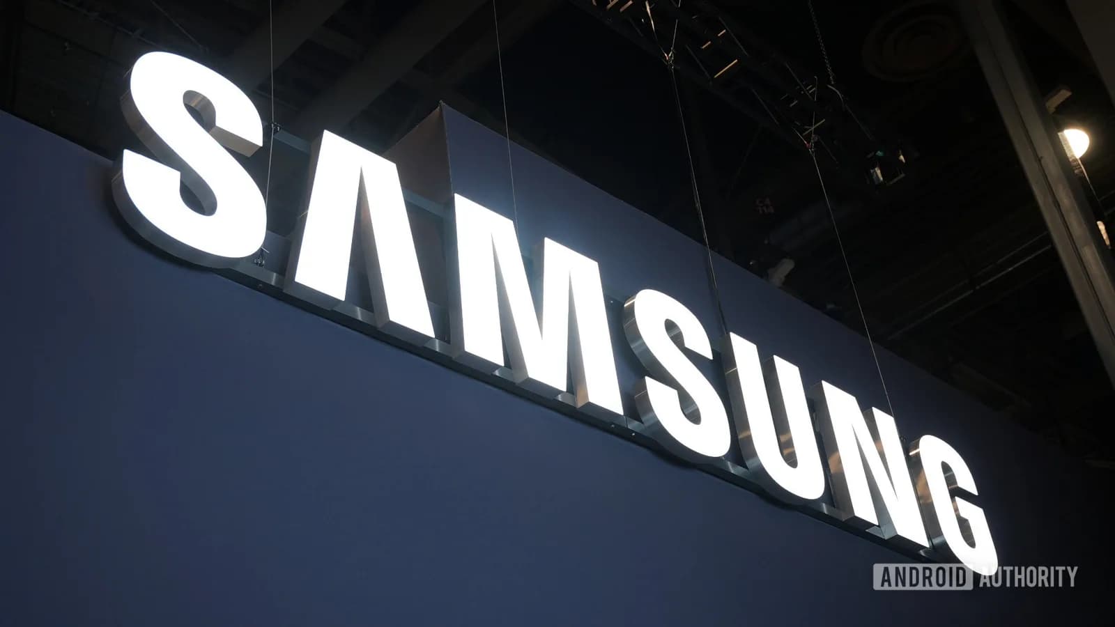 AI 數據中心搶記憶體產能：手機、電腦同 SSD 未來兩年點受影響