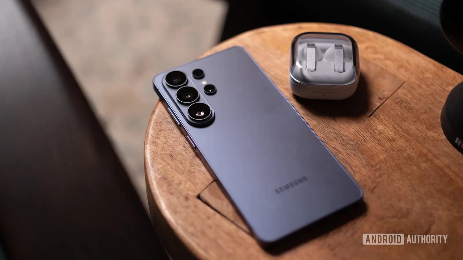 Galaxy S26 Ultra 紅屏未必係燒印：更新到之前可以點處理？