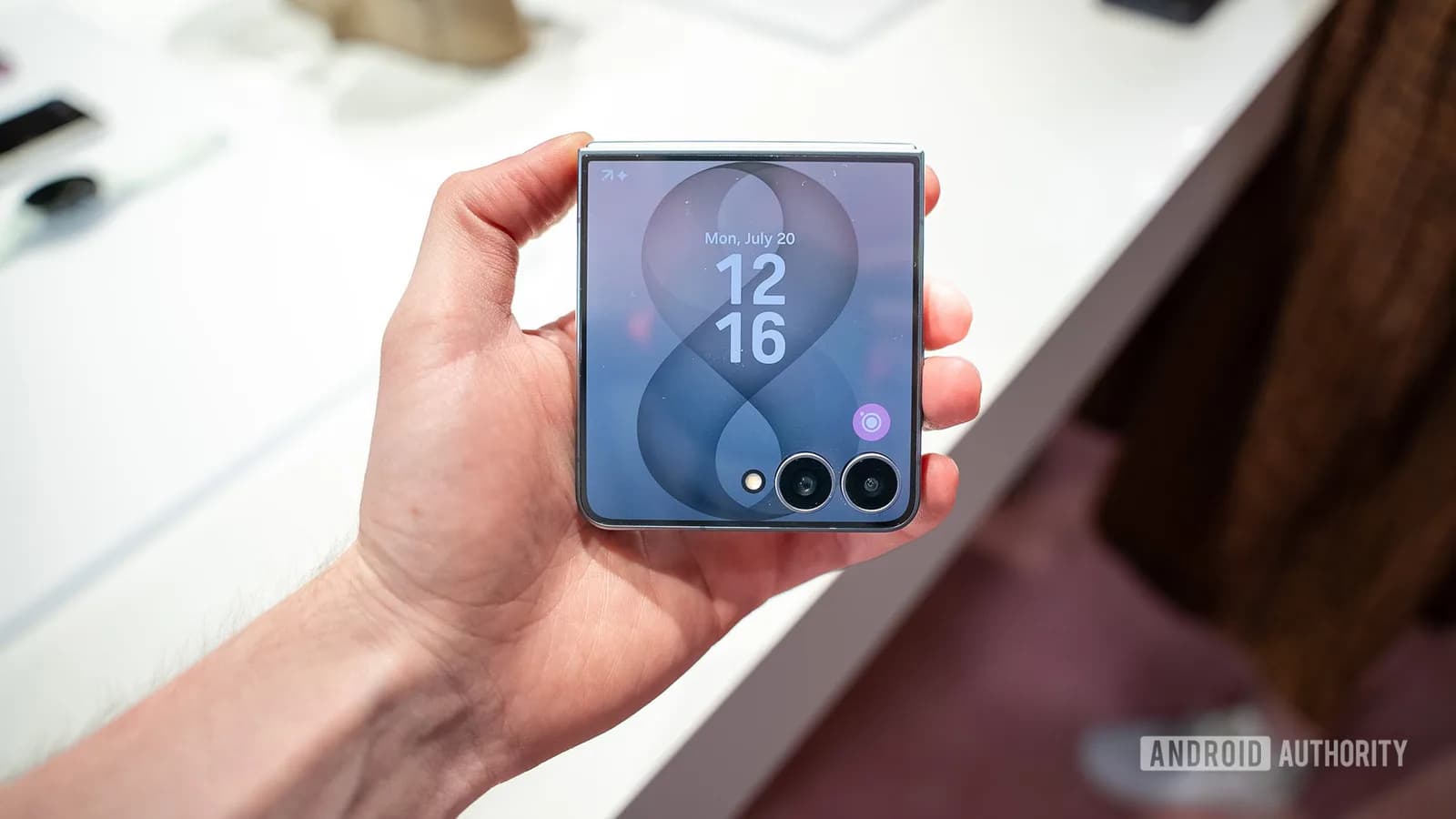 港版 Galaxy Z Flip8 轉用 Snapdragon，晶片升級要先過散熱同電量兩關