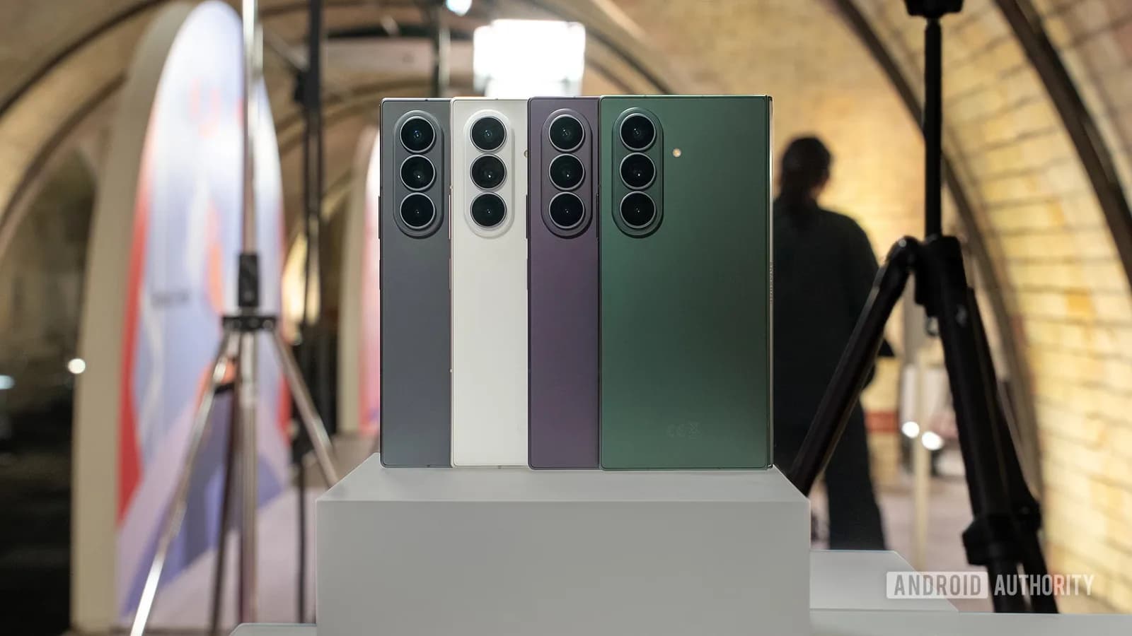 Galaxy Z Fold8 Ultra 同 Fold8 點揀？港價差 $1,600，取向差好遠