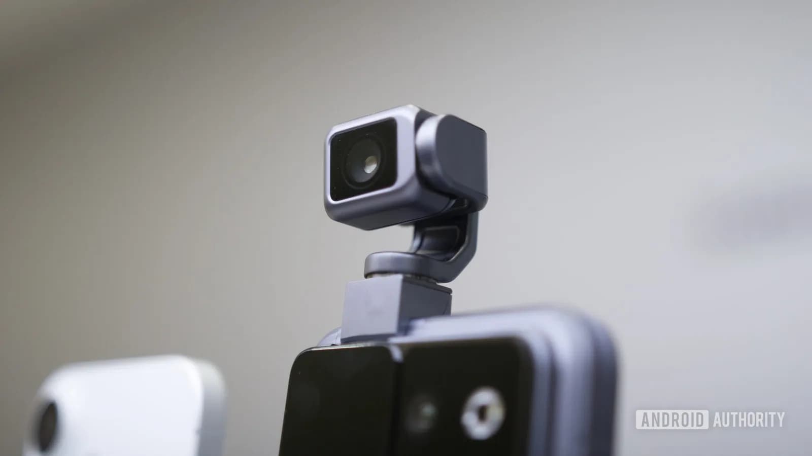 HONOR Robot Phone 規格曝光：機械臂雲台瞄準 Vlog，重量同耐用仲要等