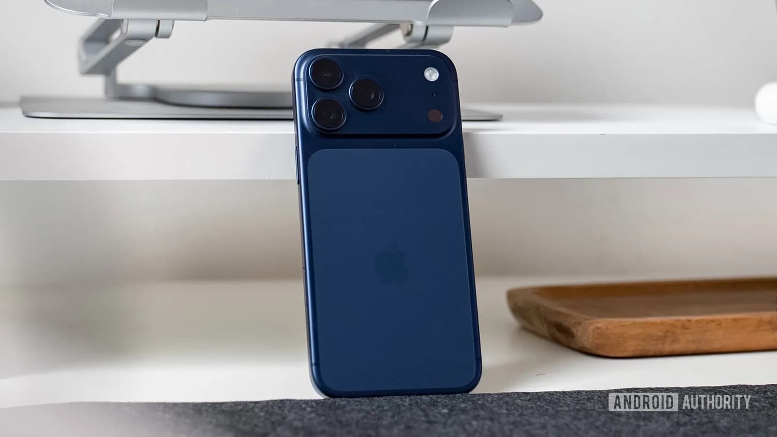 iPhone 18 Pro Max 電池傳大升，美版 eSIM 多出空間港行點揀