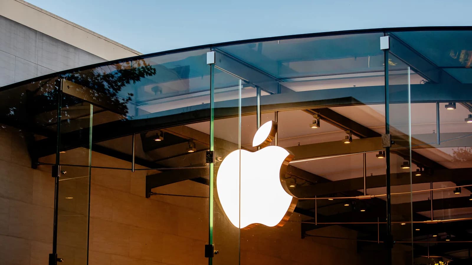 Apple AI 眼鏡傳因私隱押後：鏡頭拍唔拍片，兩邊都要付代價