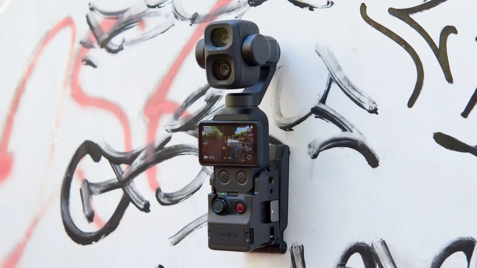 DJI Pocket 4P 香港賣 $4,699：雙鏡頭值唔值多付 $1,210？