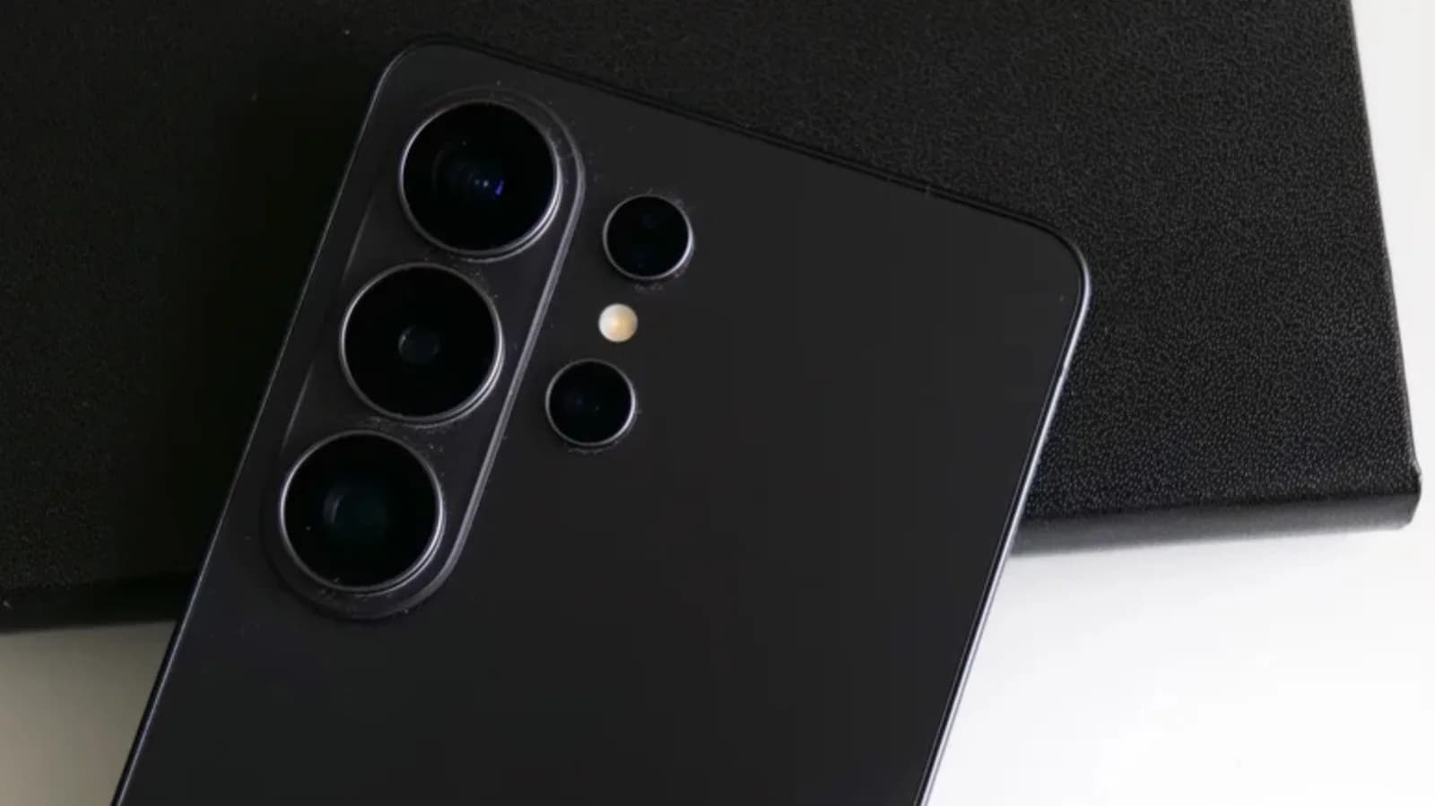 Galaxy S26 Ultra 屏幕現紅色矩形：Samsung 查緊原因，港行機主可以咁自查