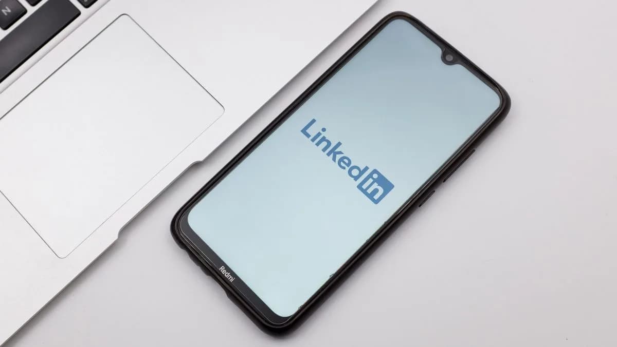 LinkedIn 加「似 AI 垃圾」舉報掣：用 ChatGPT 寫帖會唔會俾人降權？