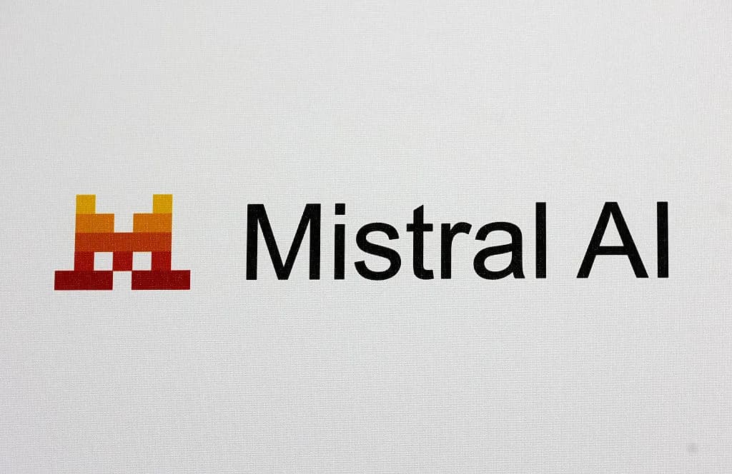 Mistral AI 爆紅背後：企業部署、開放模型同 AI 主權點連埋