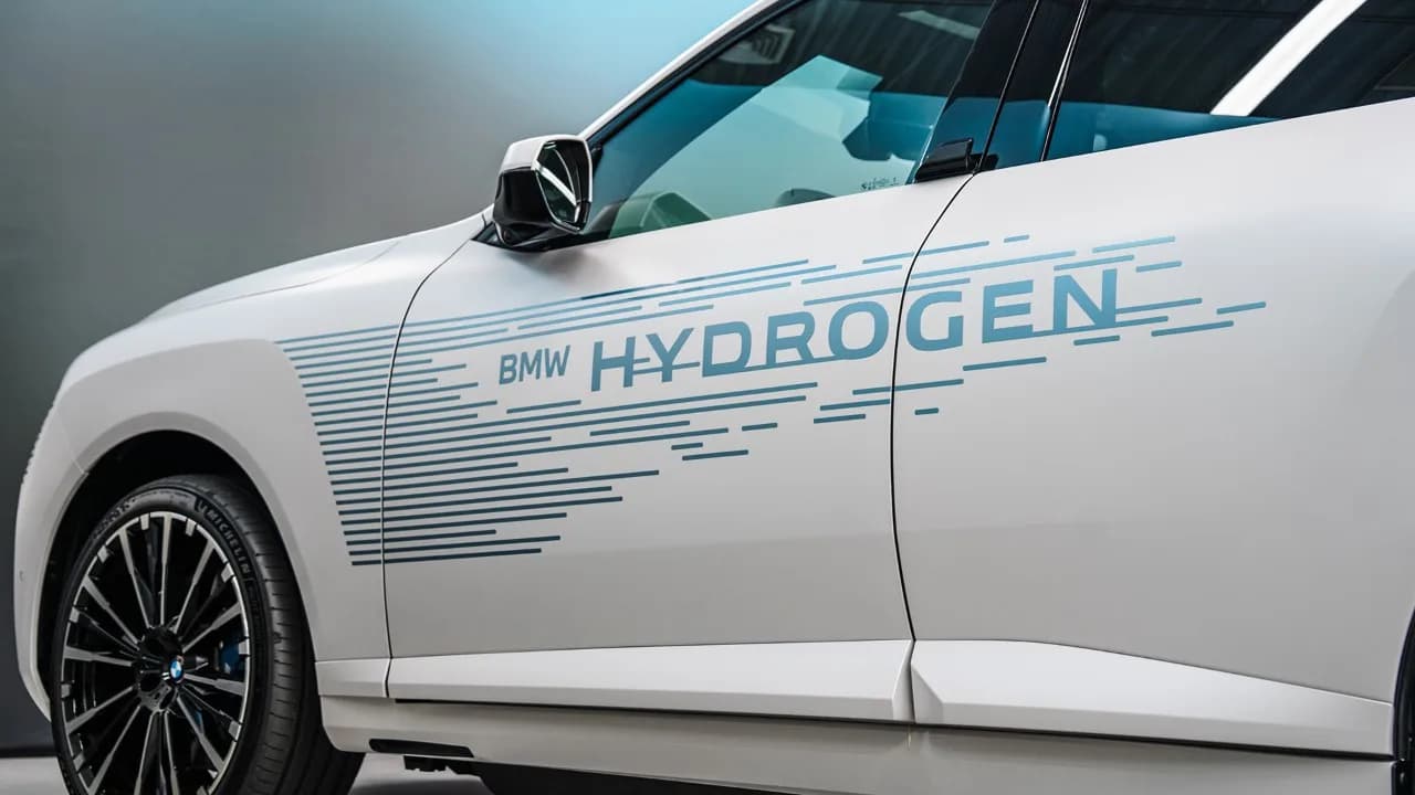 BMW iX5 Hydrogen 續航 750km，但氫能私家車仲未過基建關