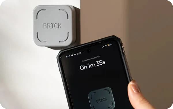 Brick 用小膠磚鎖手機：用麻煩換專注，返工溫書係咪真係啱？