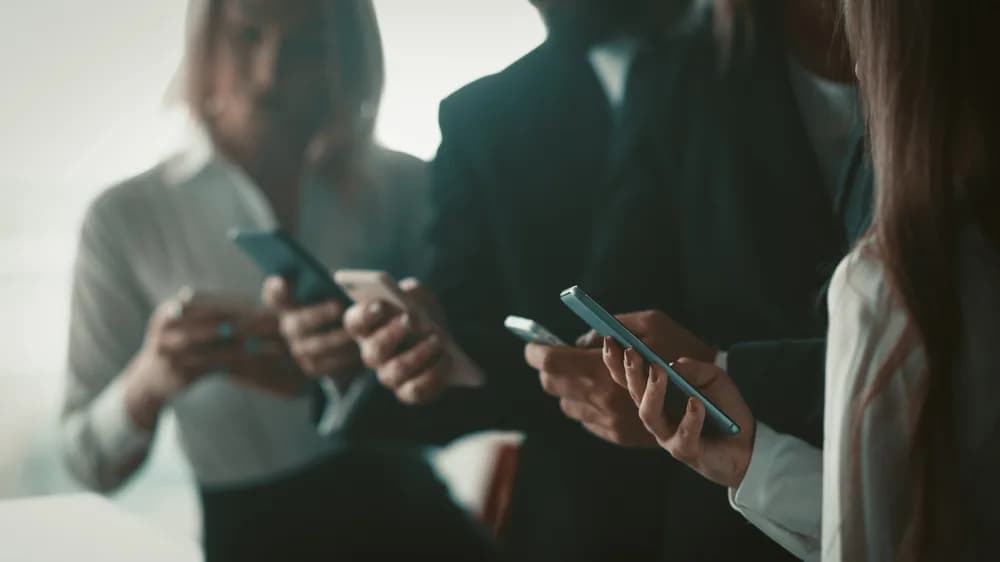 AI 搶記憶體推高成本：下一部手機同電腦可能貴一成幾，香港實價睇到咩