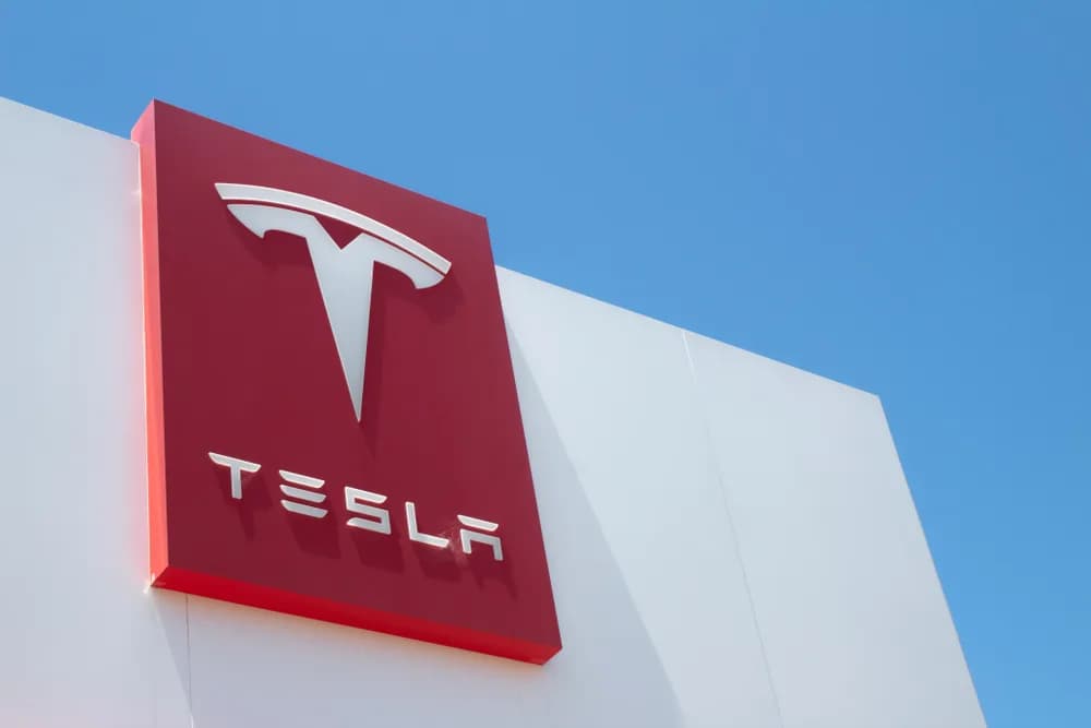 Tesla 據報每星期封頂 US$200，企業 AI 成本開始入正帳