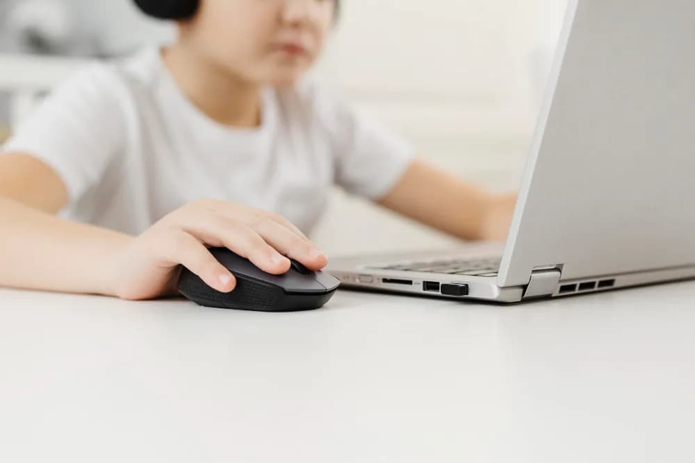 UNICEF 話 2,000 萬兒童用 AI：功課幫手背後係家長斷層