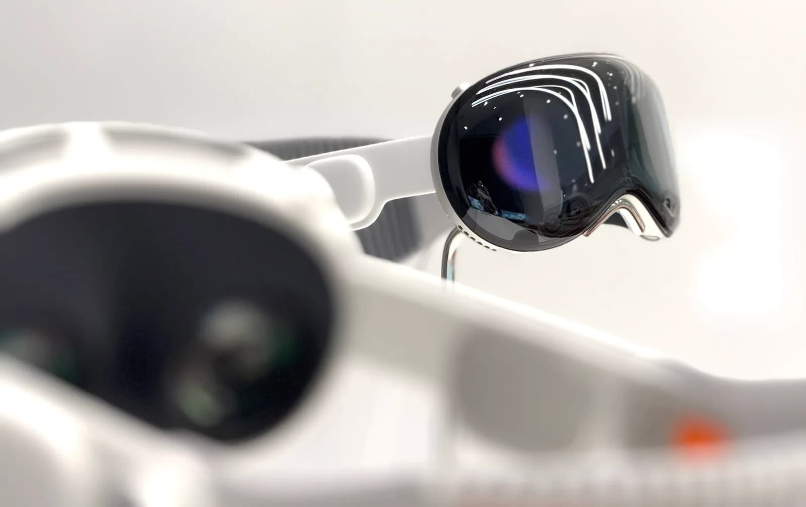 平價 Vision Pro 傳收檔，Apple 轉攻 AI 眼鏡要同 Meta 鬥快