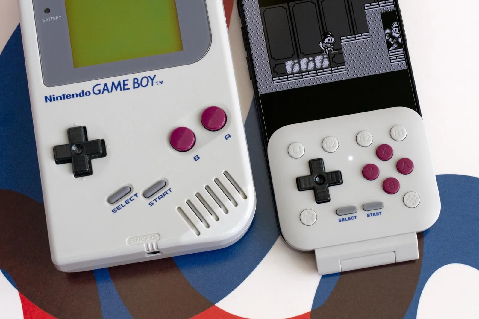 8BitDo FlipPad 賣 US$29.99：復古手機手掣夠薄，但唔係款款遊戲都啱