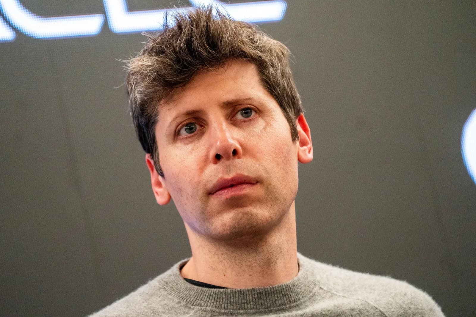 Apple 告 OpenAI 偷商業秘密：六項指控點樣牽動 Jony Ive AI 硬件