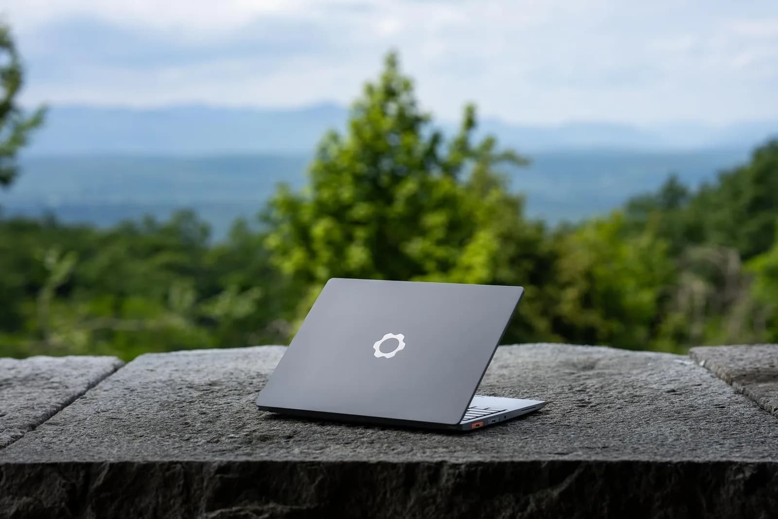 Framework Laptop 13 Pro 高階版加價 US$800，模組化仲值唔值得追？