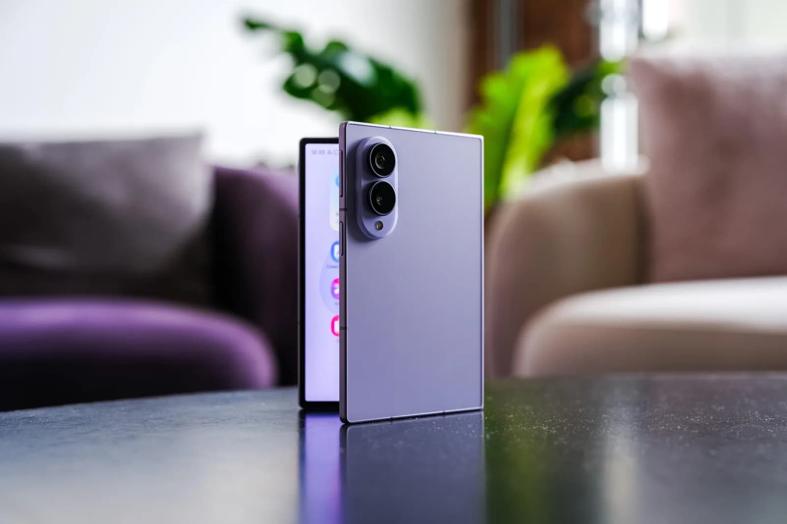 Samsung Galaxy Z Fold8 點解改到護照咁闊？外屏順手咗，傳統 Fold 用法要取捨