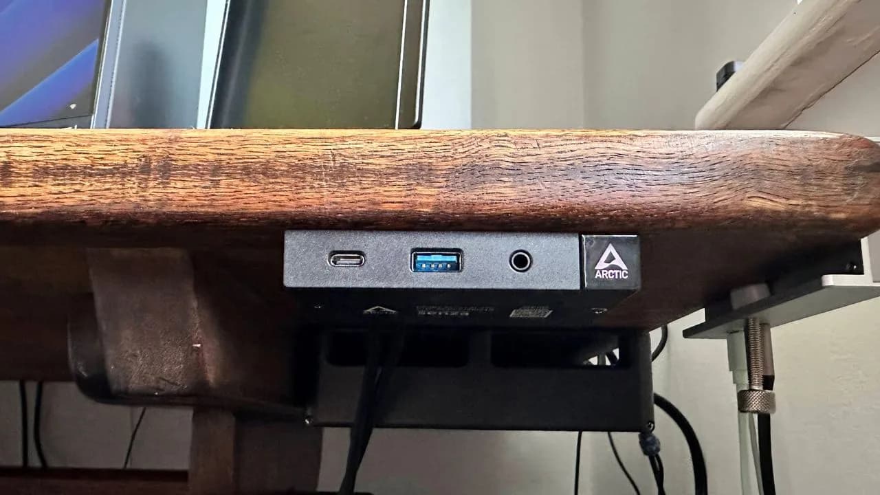ARCTIC Senza AI 370 賣 HK$8,199，零風扇桌底 PC 抵唔抵買？