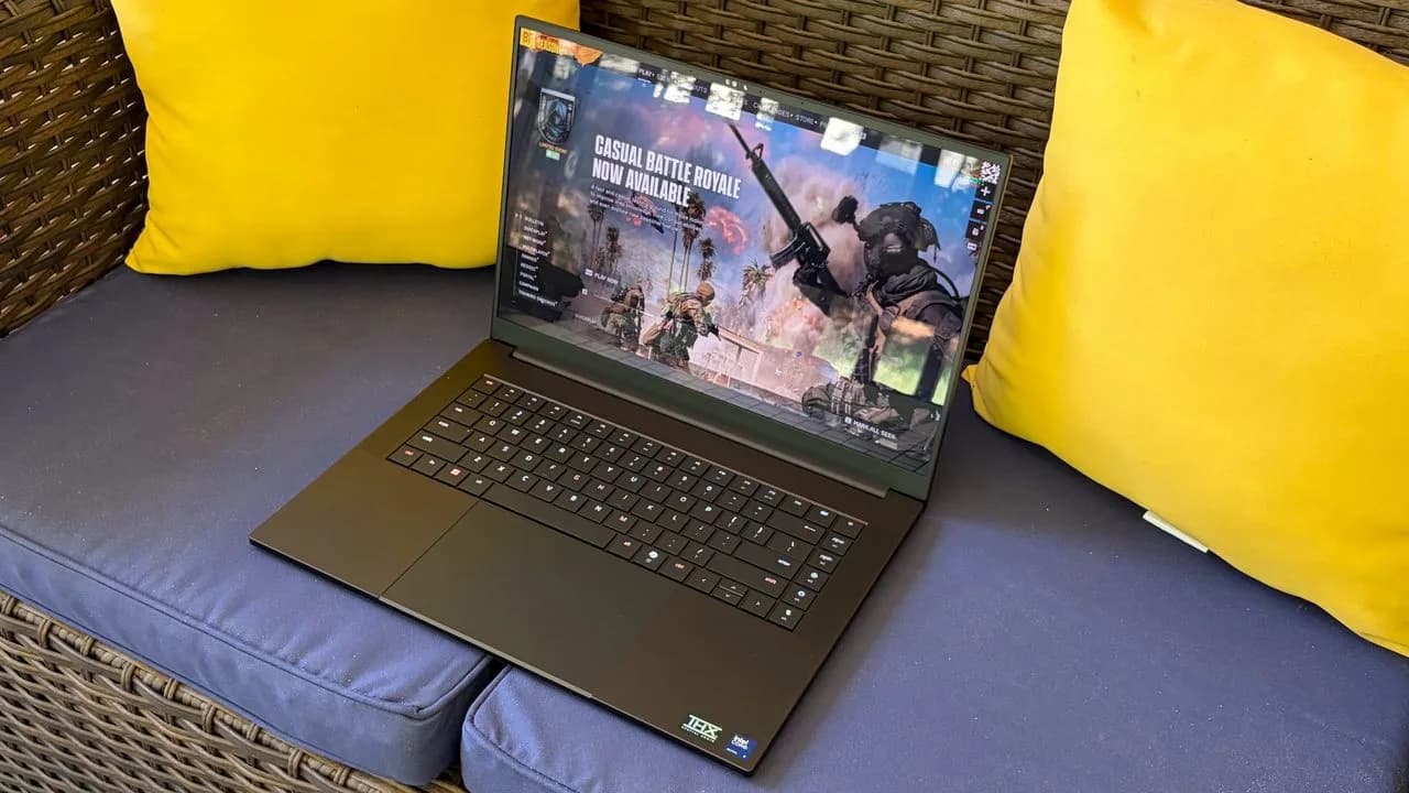 Razer Blade 16 配 RTX 5090 仲有近 13 小時續航，25W CPU 代價要睇清