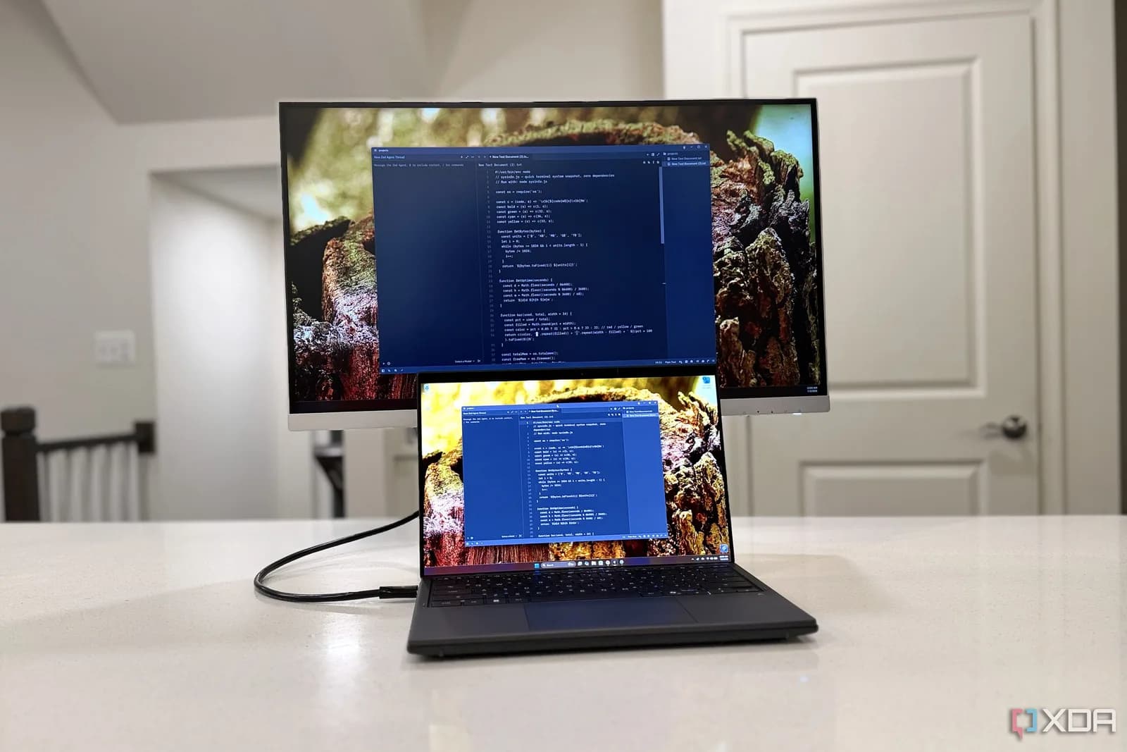 OLED mon 打機好靚，但長時間寫 code 可能仲係 IPS 穩陣