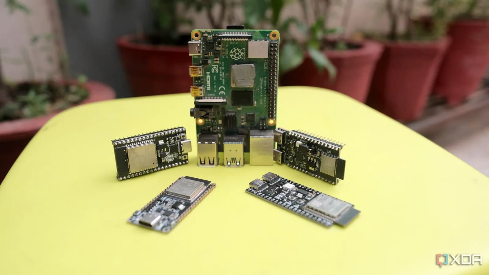 Raspberry Pi 5 貴到失焦，智能家居改用 ESP32 分工啱數