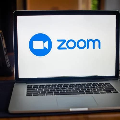 Zoom 畫面分享藏零互動接管漏洞：三條 CVE、受影響版本同更新方法