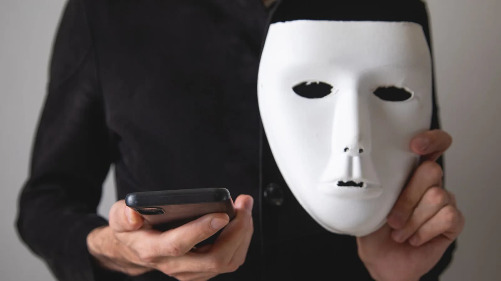 iPhone 隱藏 app 點用？三種做法、還原位置同會留下嘅痕跡