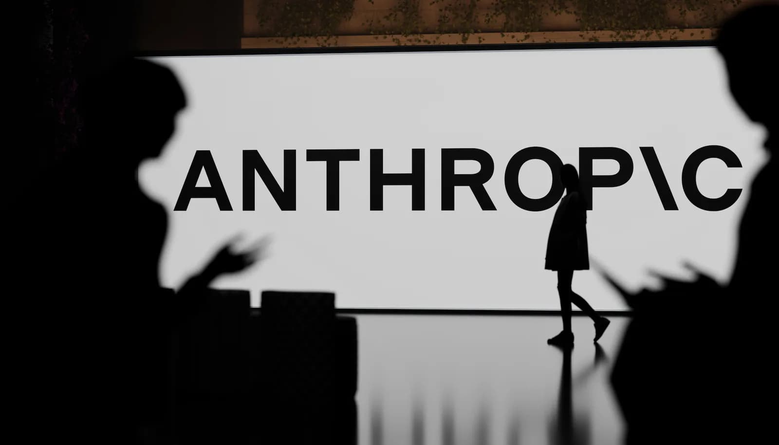 Anthropic 請來 Google TPU 老將，自研晶片先由組隊同硬件協同開始