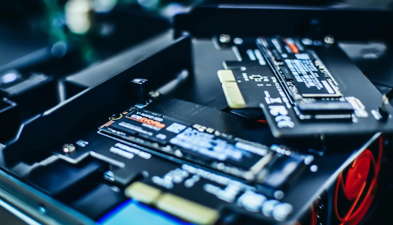 RAM 同 Windows 授權費兩邊夾擊：品牌電腦加價前要分清三盤數