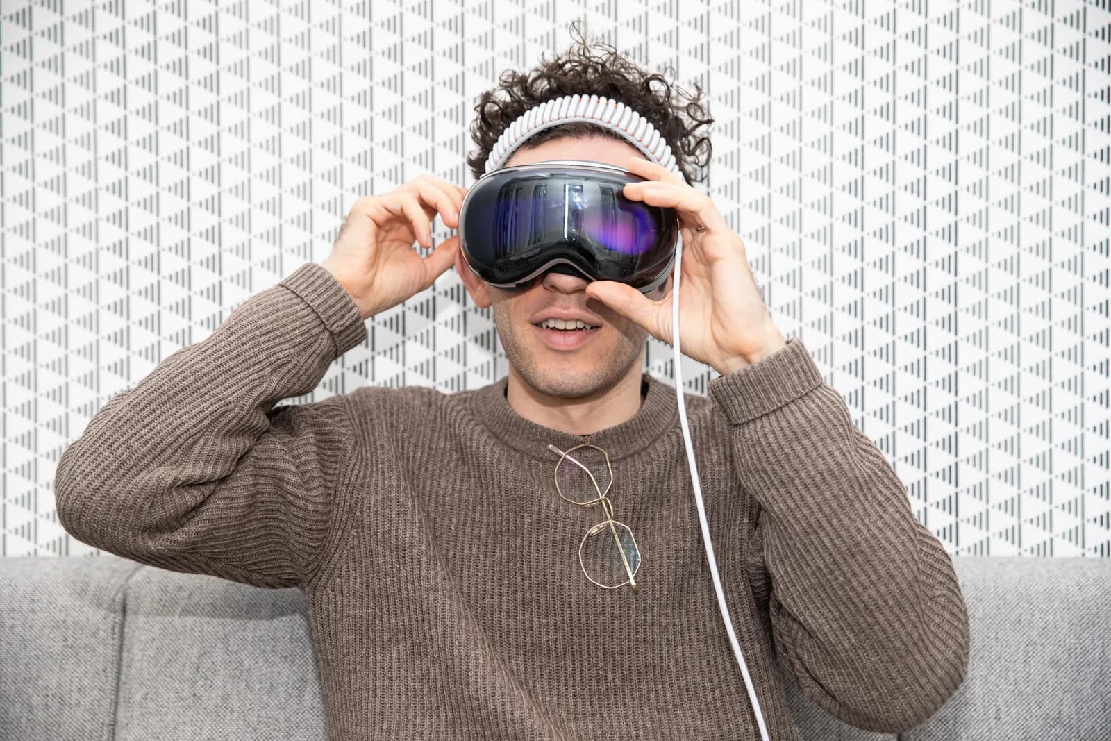 Apple 裁減 Siri、Vision Pro 團隊逾 200 職位：兩條產品線收縮訊號唔一樣