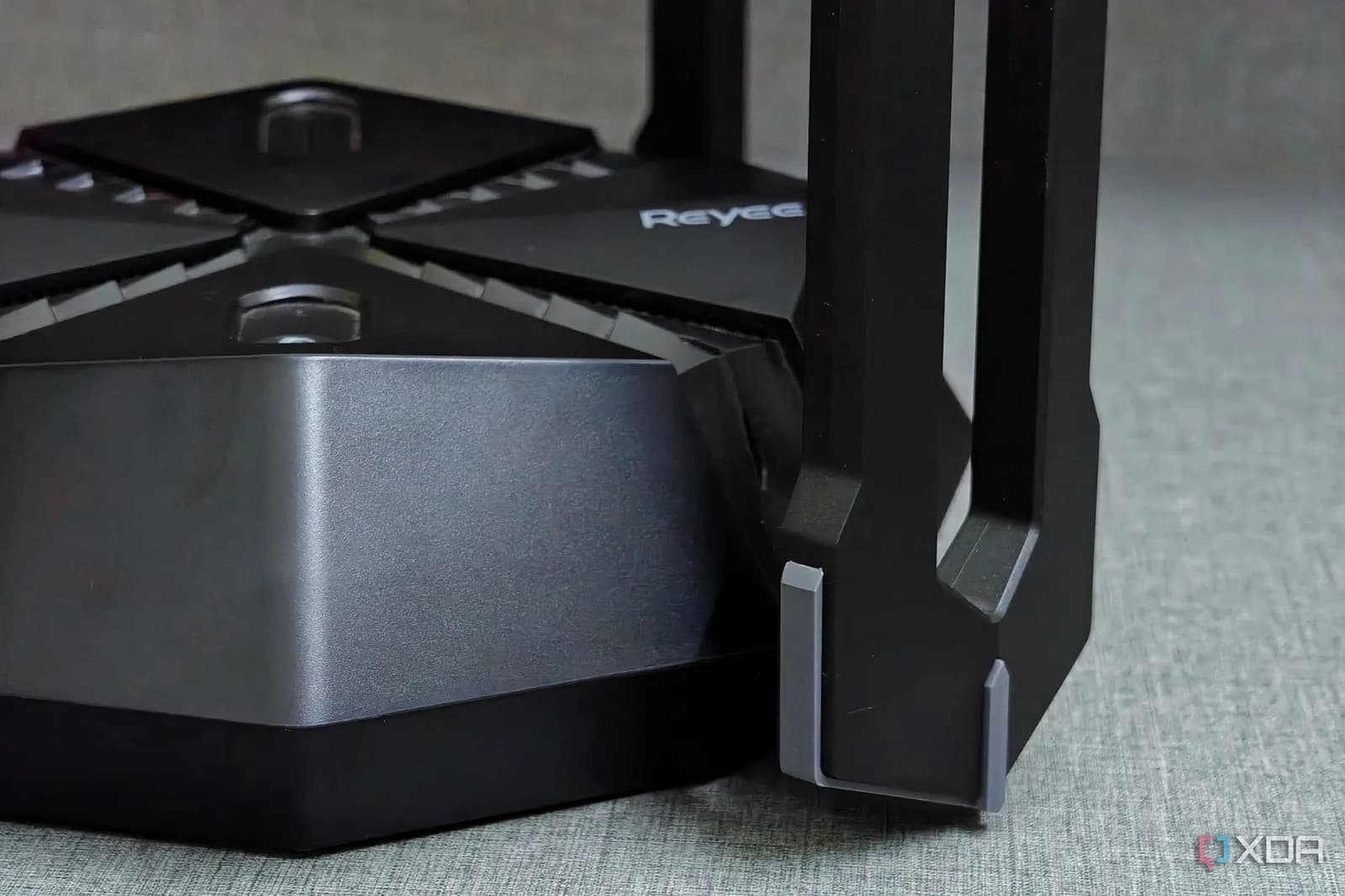Wi‑Fi 慢未必要換 router：一條 Ethernet 線點樣幫 PC、NAS 同 mesh 降延遲
