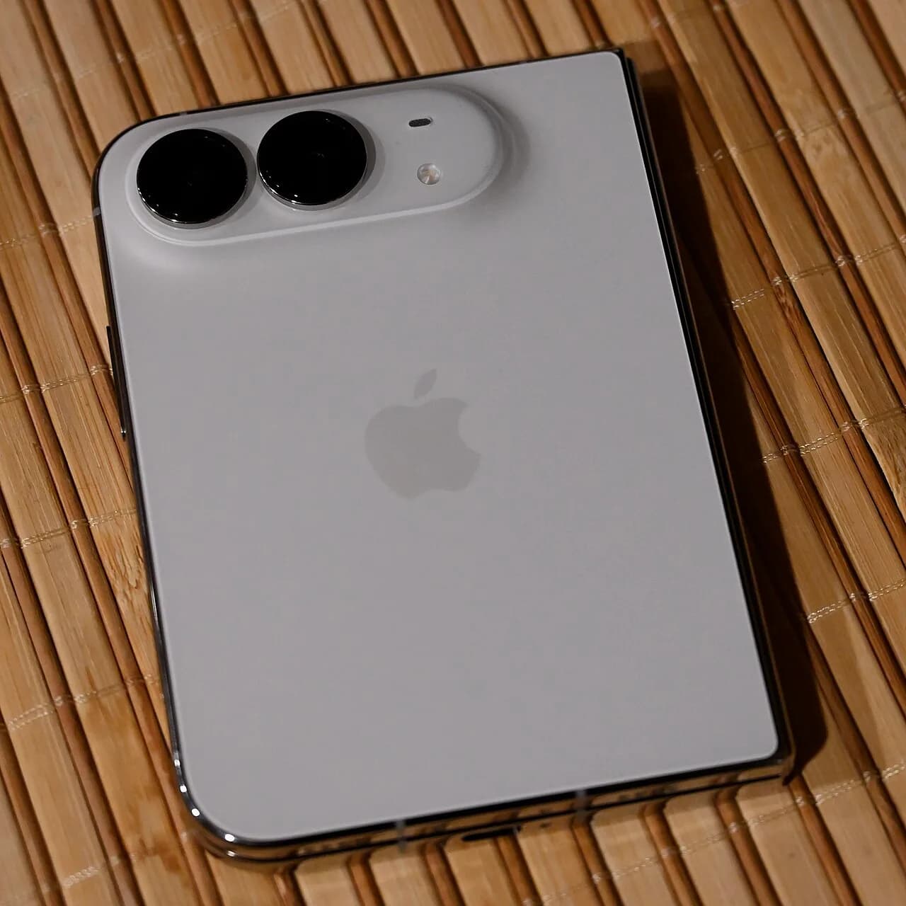 iPhone Duo 首日供貨緊張，香港需先預約取貨