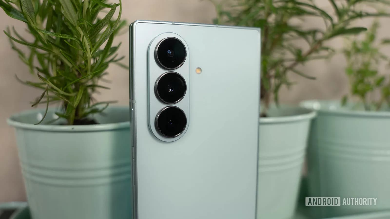 Fold 8 Ultra 傳升 50MP 超廣角,Flip 8 或繼續食舊鏡頭