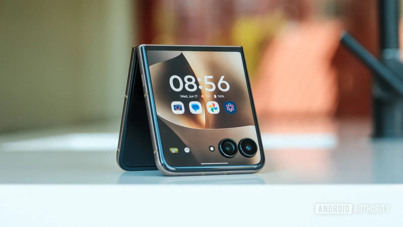 Razr Ultra 2026 好玩但唔平,香港買摺機要先睇保養