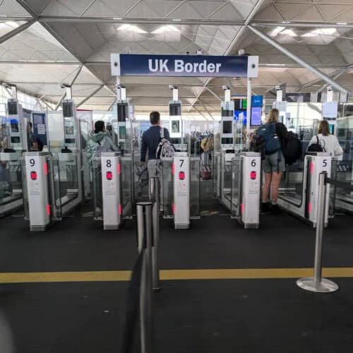 英國想用 AI 睇樣估庇護申請人年齡,最麻煩係錯喺 18 歲邊界