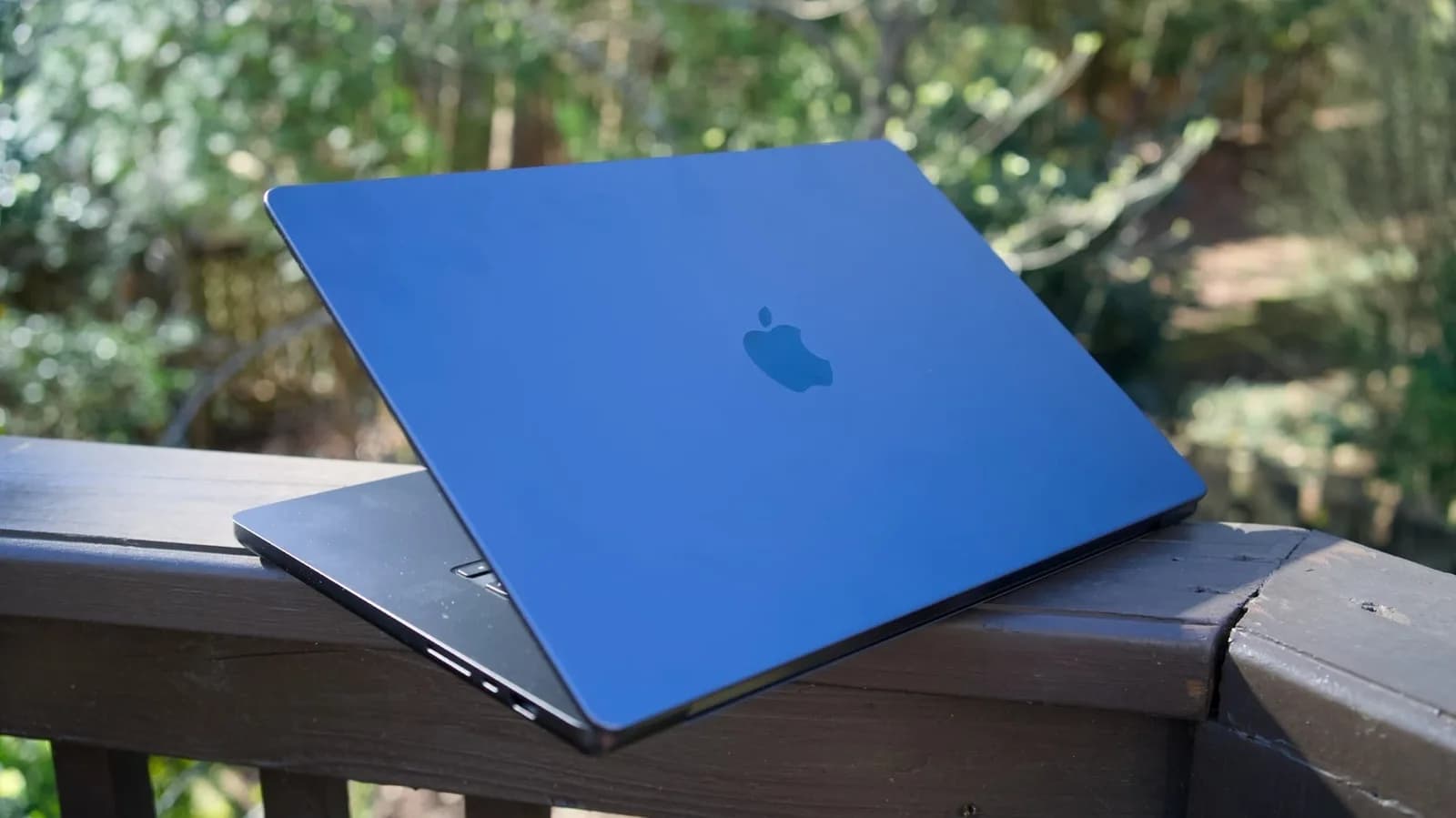 觸控 OLED MacBook Ultra 傳聞:買 M5 Pro 定等到 2027?