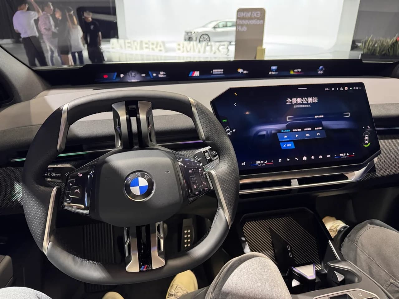 BMW iX3 拆走傳統儀表板,三個畫面點分工先唔會太多?
