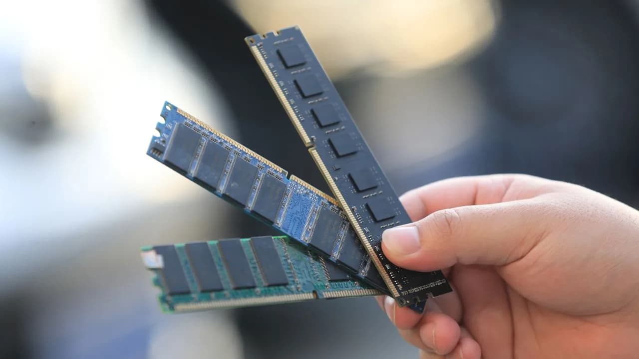 AI server 搶 DRAM,Apacer 料模組商 2027 年供貨或跌逾七成