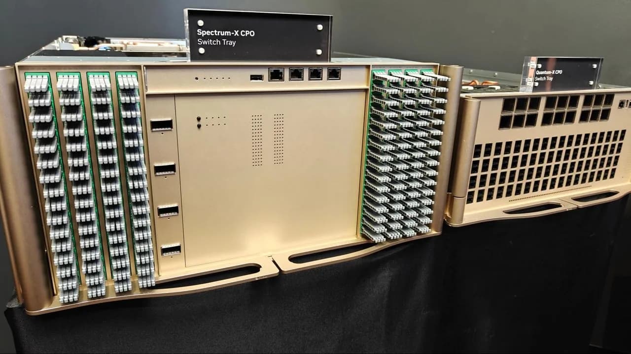 GPU 跑得再快都要等數據:下一場 AI 硬件戰點解轉向光纖互連