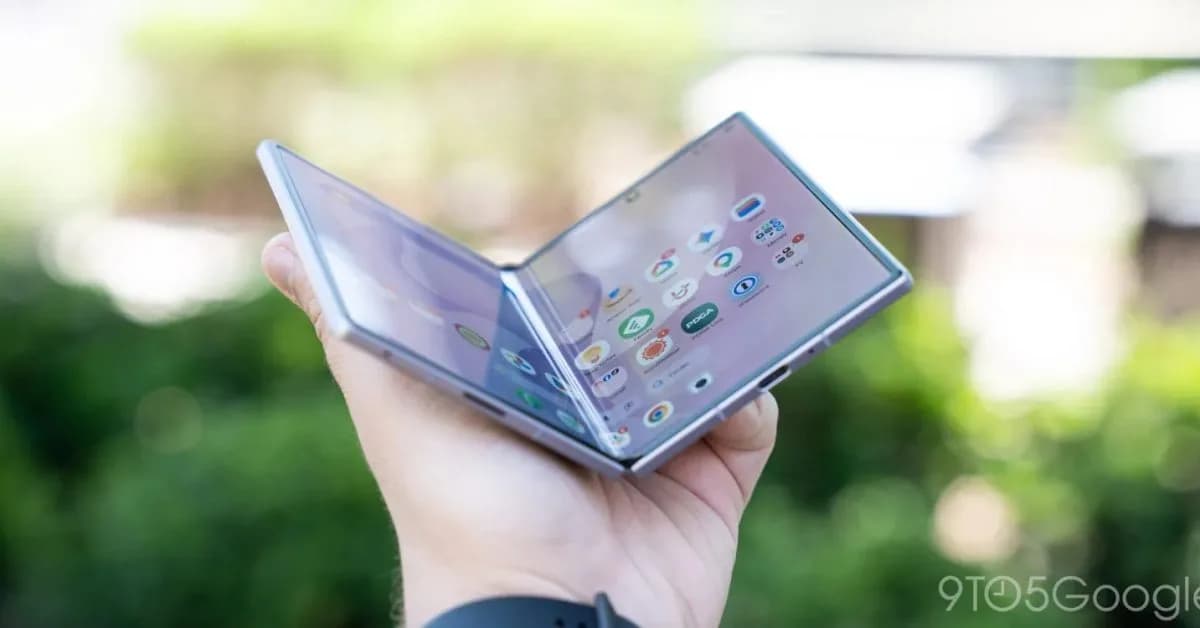 iPhone Ultra 傳聞撞正 Fold8 世代,摺痕變淡仍未代表首代穩陣